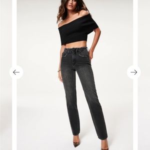 Size 4 Straight leg Zero stretch, that breaks in after a few wears
Vintage black